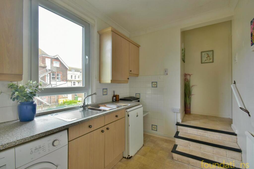 Apartment in Bexhill-on-Sea, Central - View 3