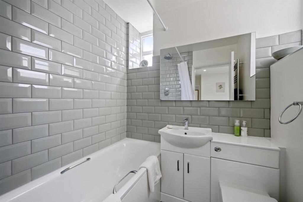 Apartment in London - View 2