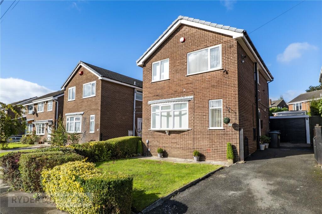3-bed detached on Park Lea, Bradley, Huddersfield, West Yorkshire, HD2, £260,000