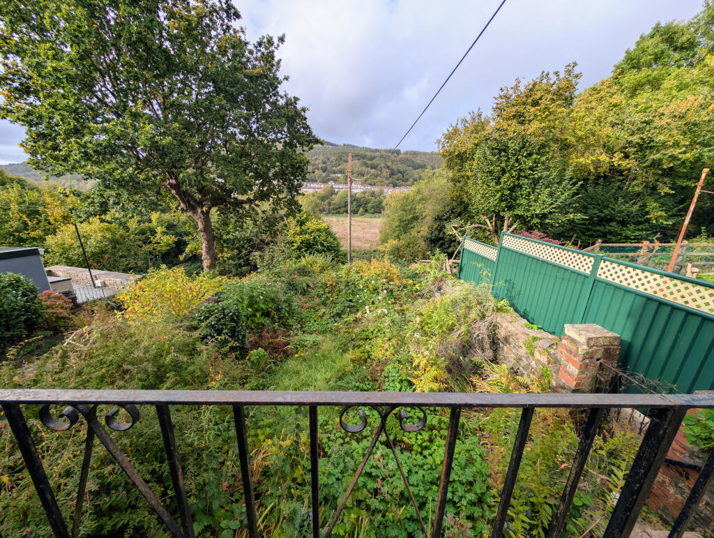 House in Cardiff, Abercynon - View 5