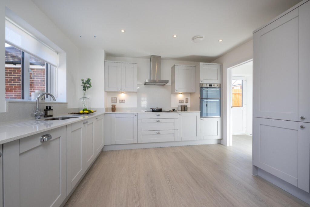 House in Basingstoke and Deane, Brock's Green, Ecchinswell, Sydmonton and Bishops Green - View 4