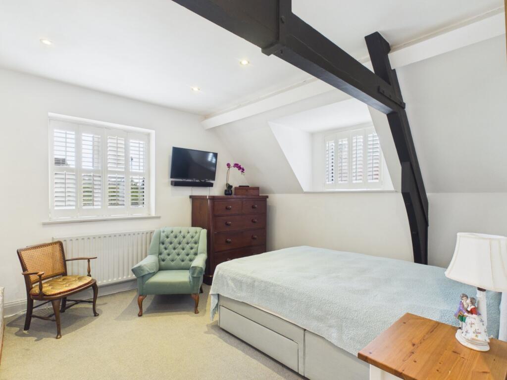 House in Twickenham - More