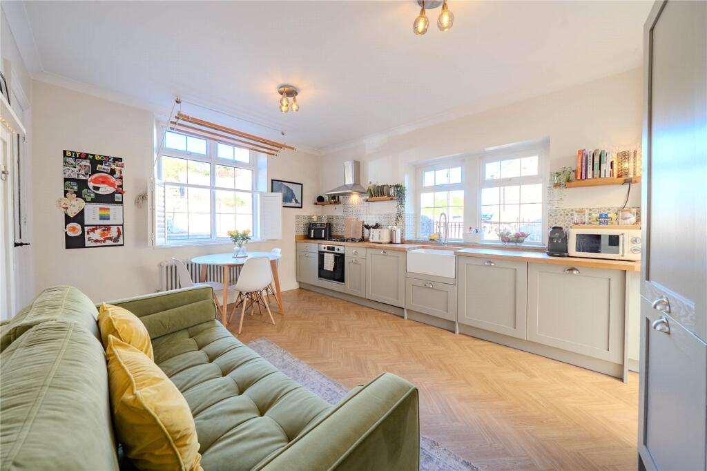 House in Bradford, Thackley, Esholt - View 4