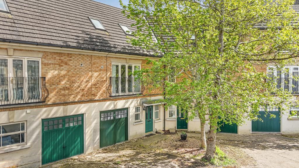 Main image of property: Clegg Square, Shenley Lodge, Milton Keynes, BUckinghamshire, MK5 7HG