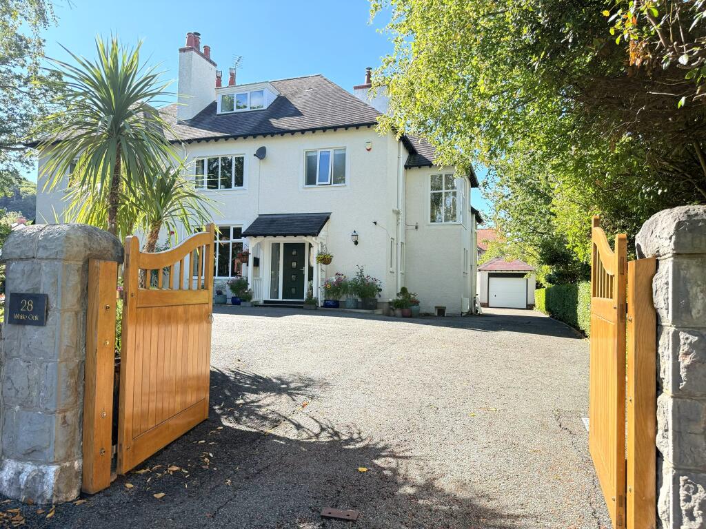 House in Llandudno, Colwyn Bay - View 2