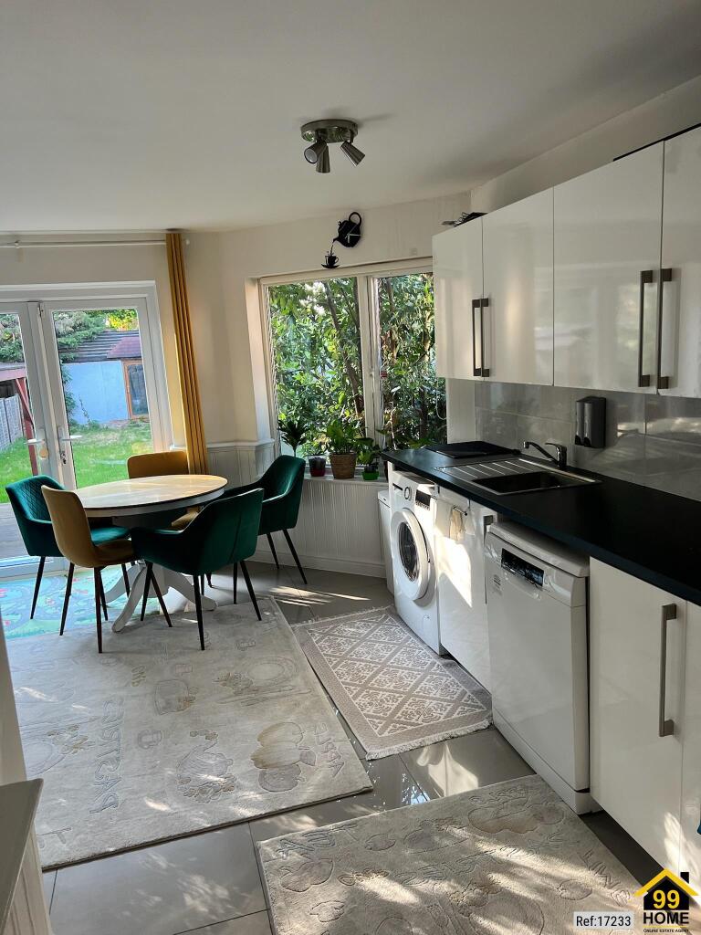 House in Sutton - View 5