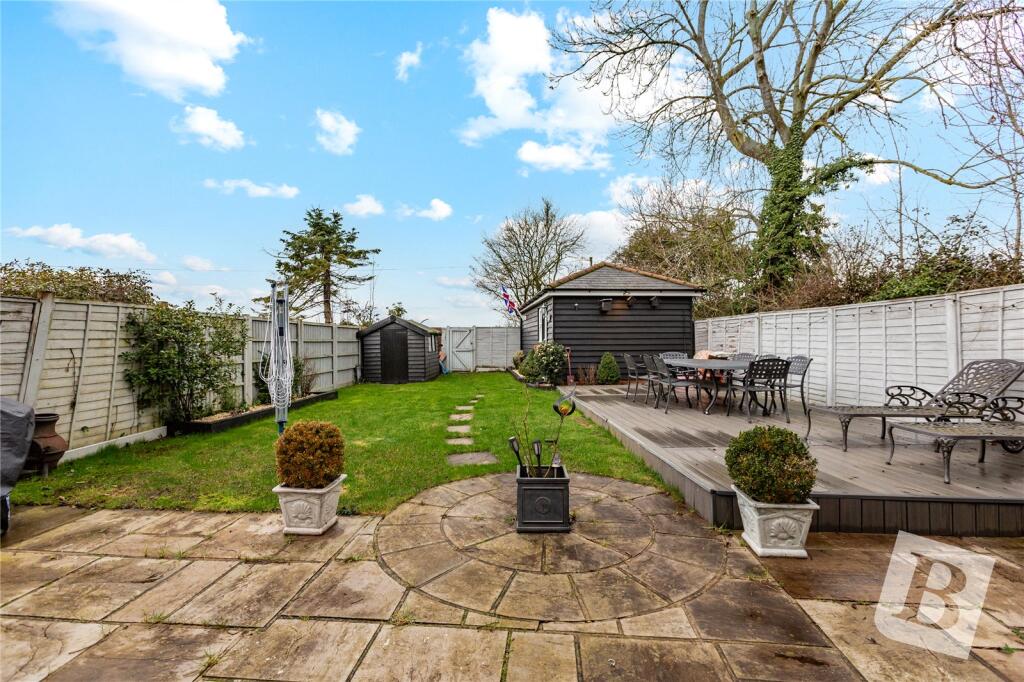 House in Brentwood, Hook End - View 4