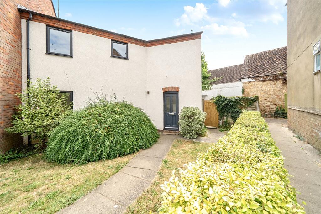 Main image of property: Castle Court, Buckingham, Buckinghamshire, MK18