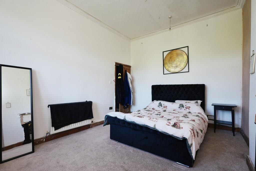 House in Calderdale, Illingworth - View 5