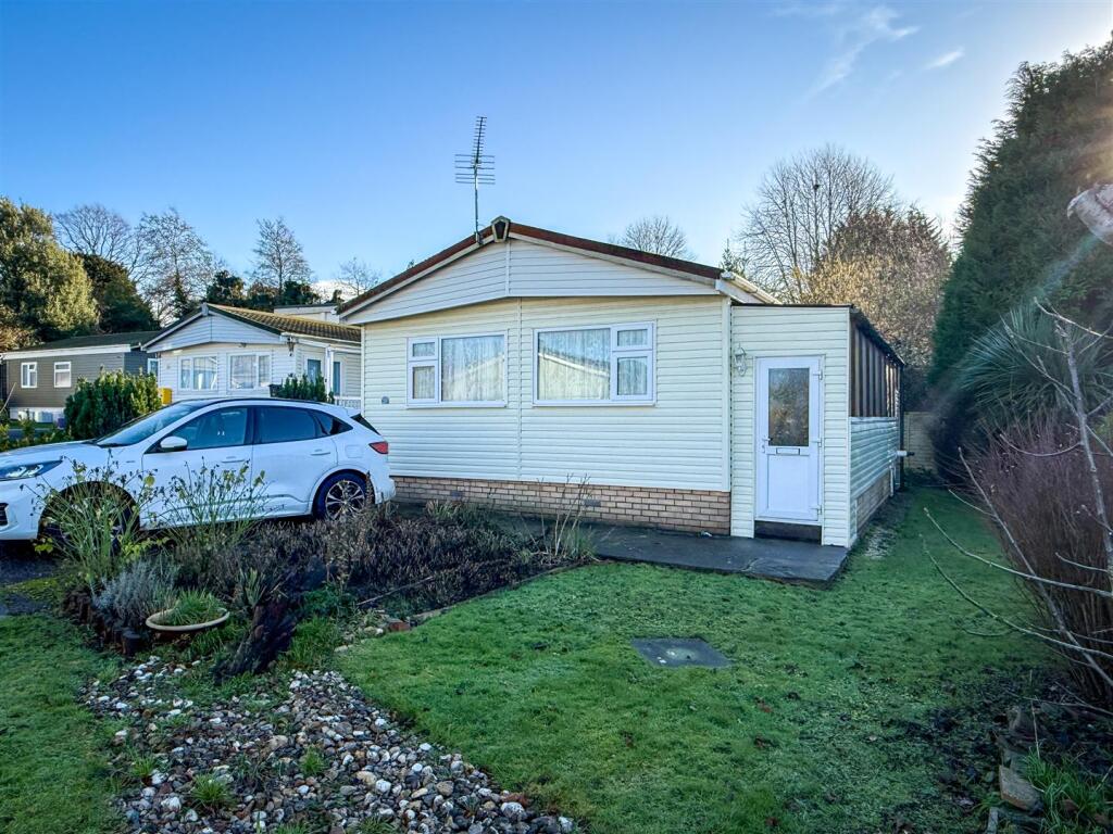 Main image of property: Greenlawns, St. Osyth Road East, Little Clacton