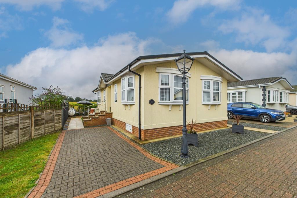 2-bed caravan on Rymer Court, Barnham, £145,000