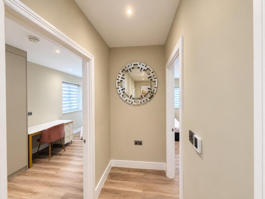 Apartment in Hemel Hempstead - View 3