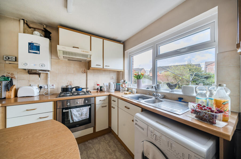 House in Woodley, Wokingham - View 3