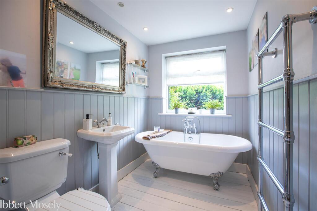 House in Tandridge, Tatsfield - More