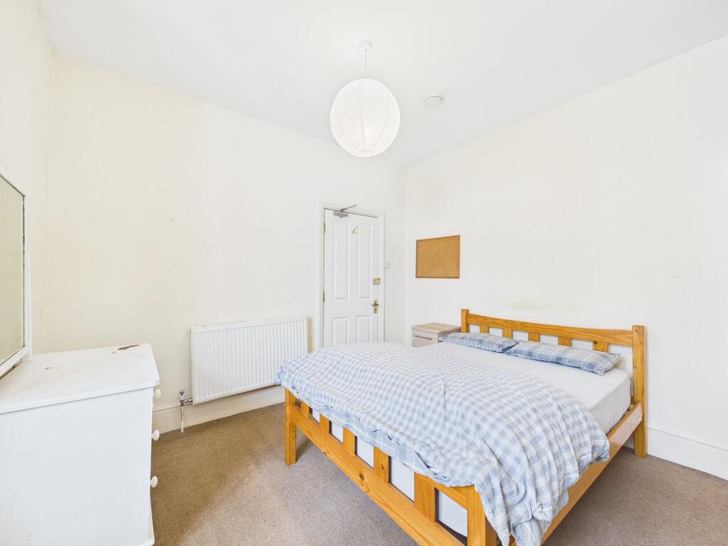 5 bedroom terraced house for rent