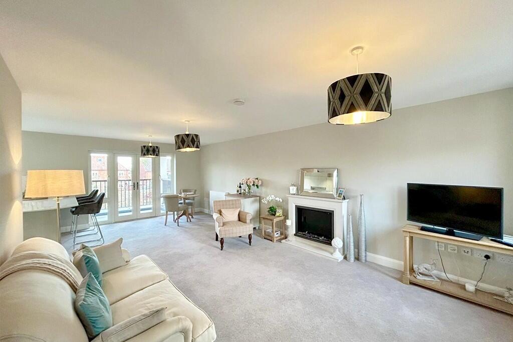 15 ROWAN GARDENS photo 2