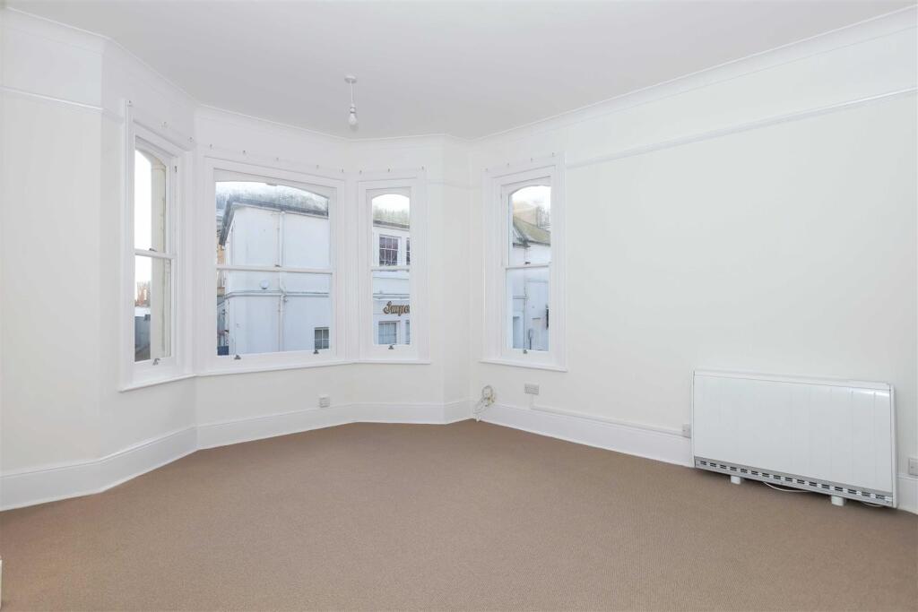 Apartment in Worthing, West Sussex - View 5