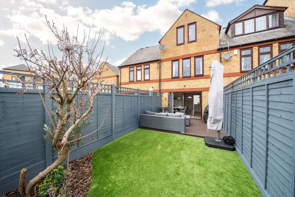 Main image of property: Spirit Quay, Wapping