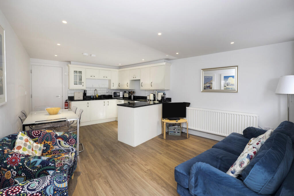 Apartment in Truro - View 5
