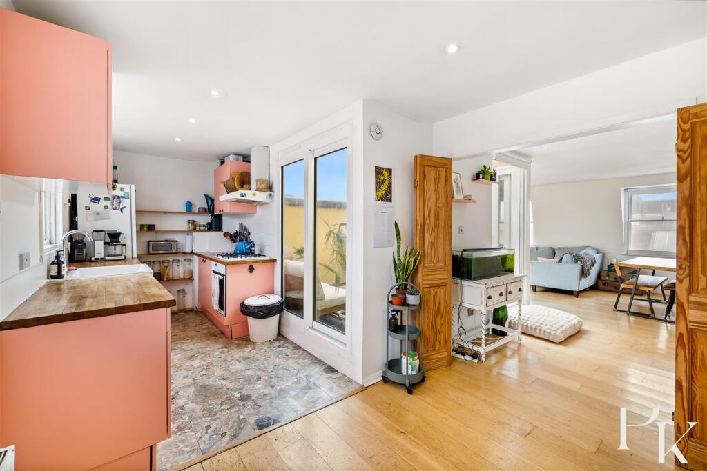 Apartment in Brighton, Kemptown - More