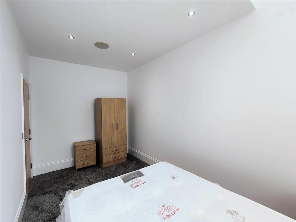 Apartment in Bradford - More