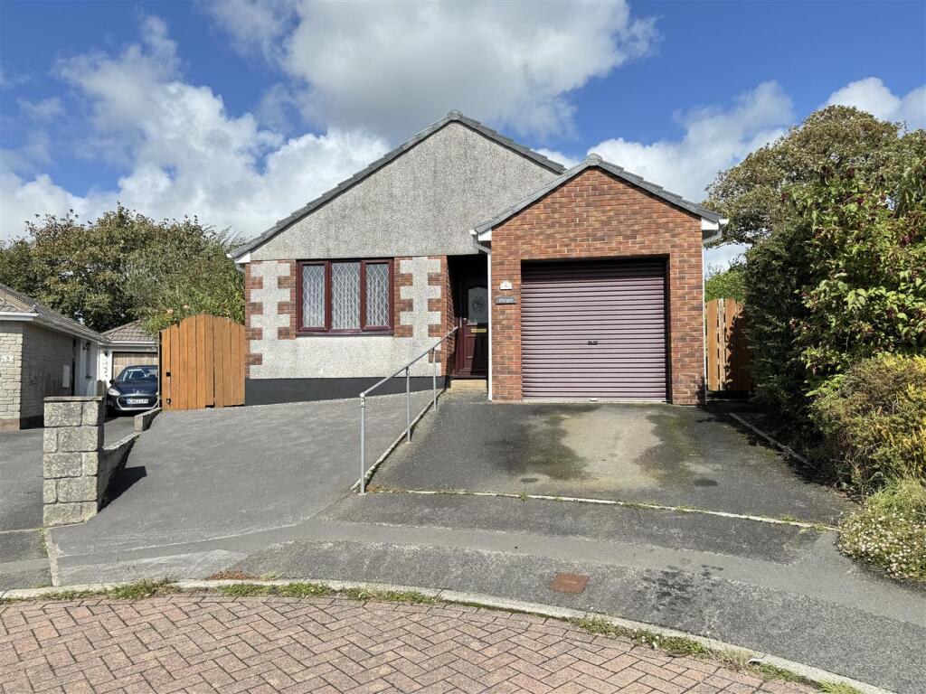 2-bed bungalow on Little Stark Close, St. Stephen, St. Austell, £275,000
