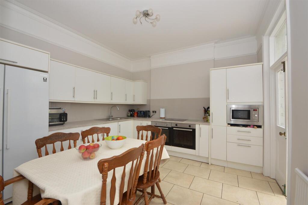 13, Partlands Avenue photo 3