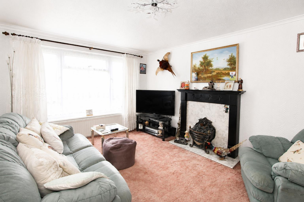House in Beddington - More