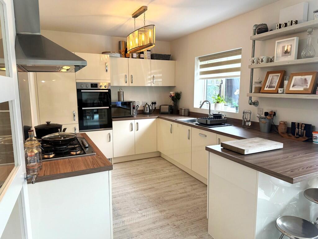 Yelland Walk, Great Haywood, Stafford photo 5