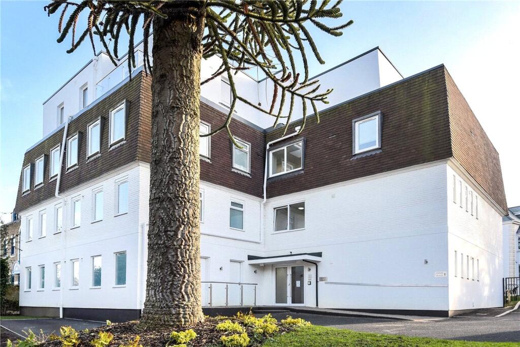 1-bed apartment on 2 Edison House, £150,000