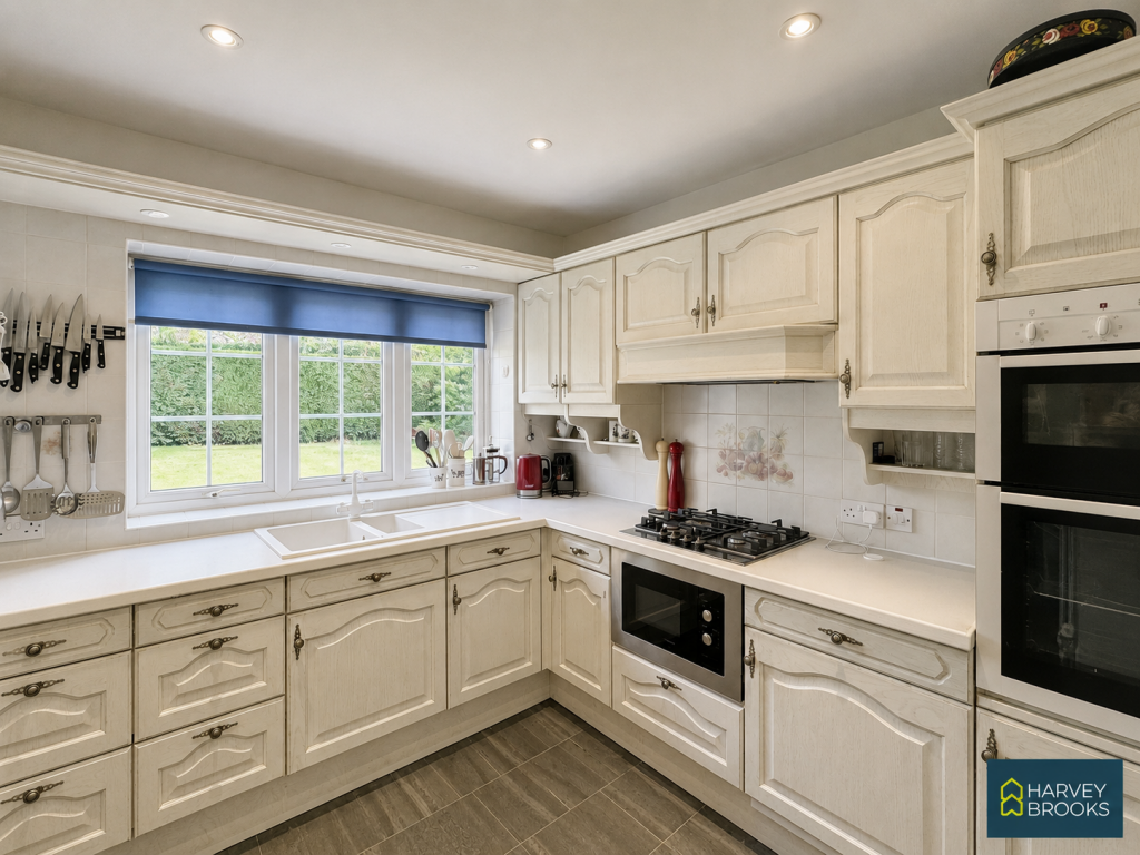 House in Stockton-on-Tees, Nunthorpe - More