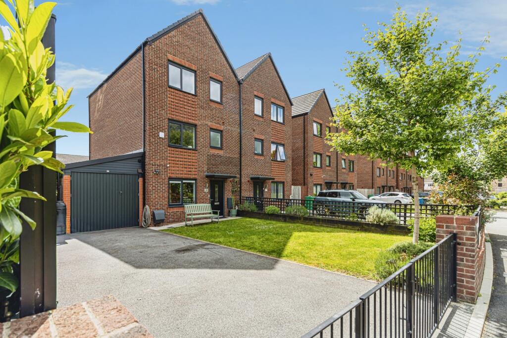 Main image of property: Redcliffe Drive, Manchester, M4