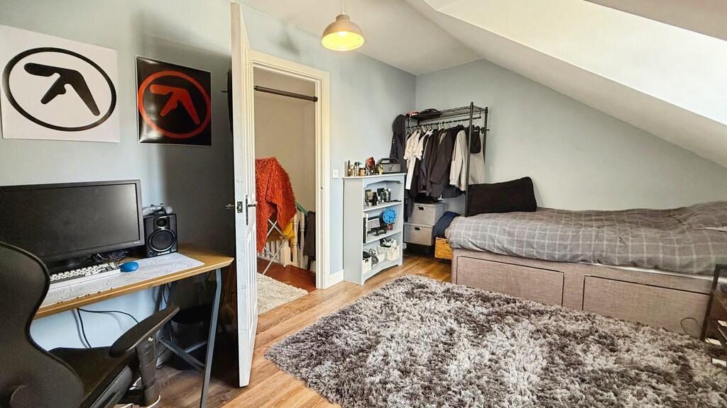 Additional image 14 of Kissing Batch, Frome