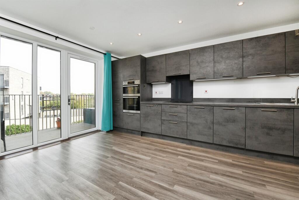 Apartment in Chelmsford - View 4