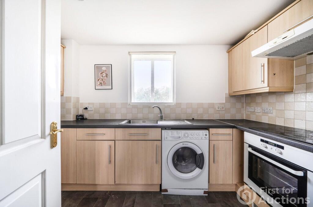Apartment in Swindon, Central Swindon North - More