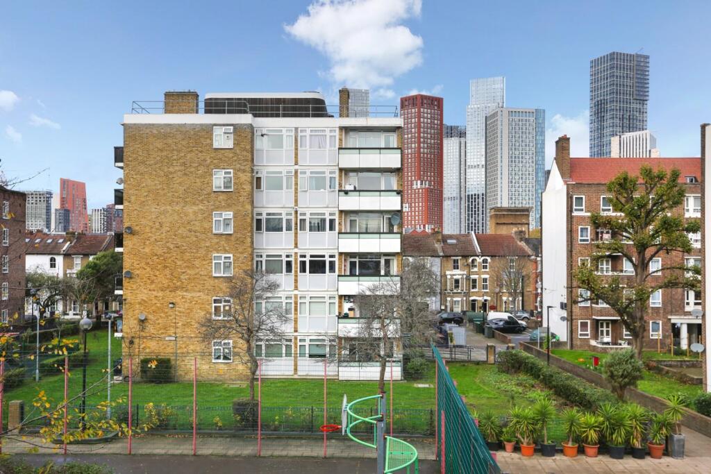 House in London, Stockwell Park, Oval - More