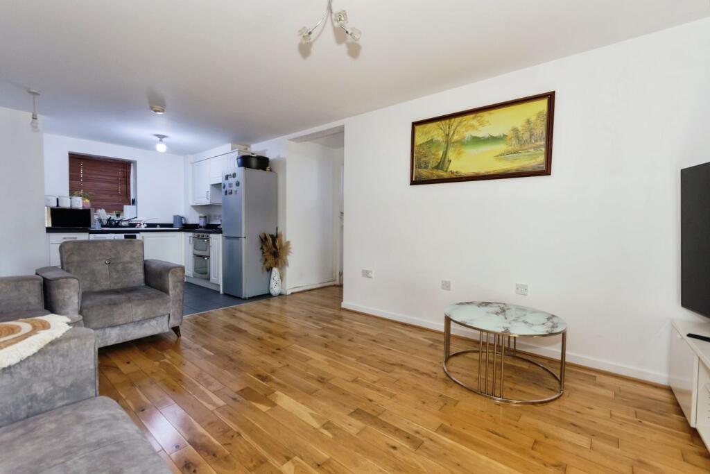 Apartment in Sandwell, West Midlands - View 4