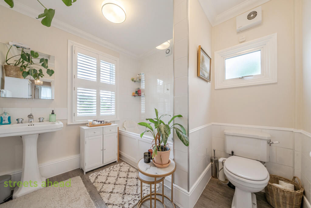 House in London - View 5