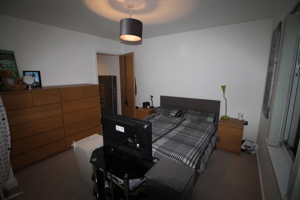 Apartment in London, Rush Green - More