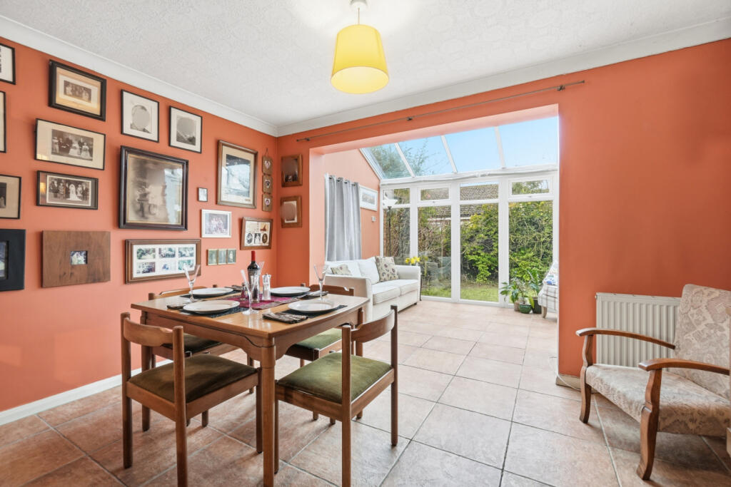 Priory Close, Ickleton, Saffron Walden, Cambridgeshire, CB10 photo 4