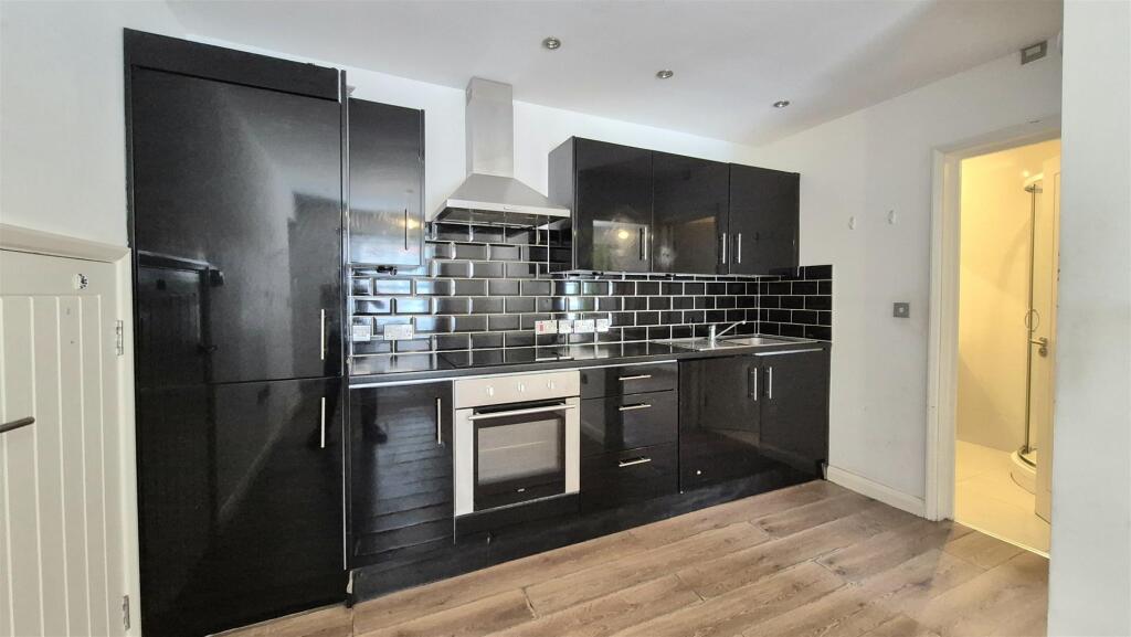 Apartment in Luton - View 2