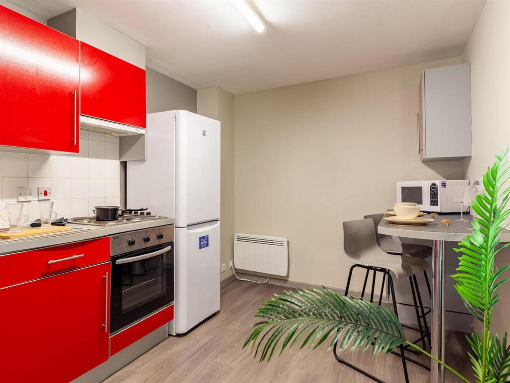 Apartment in Reading - View 4