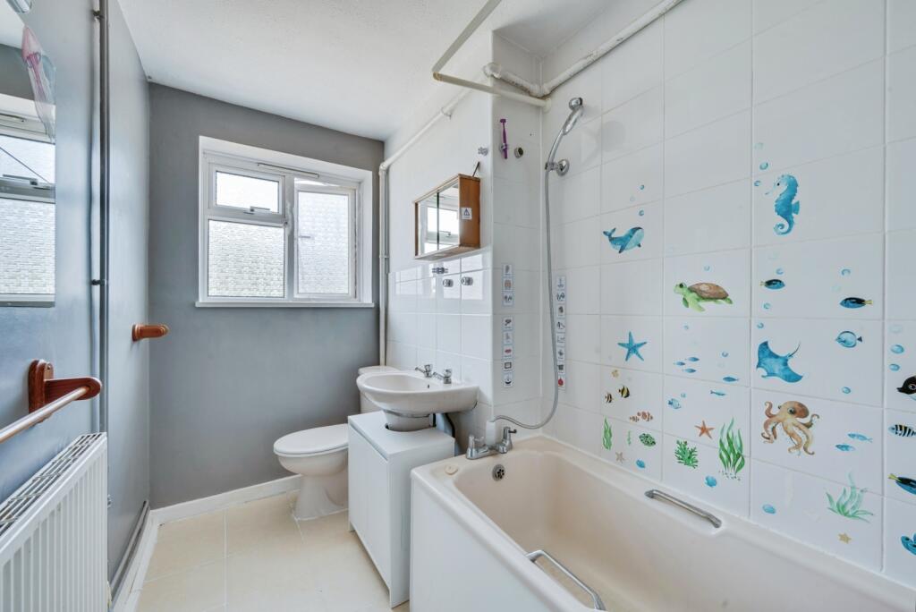 Apartment in Kingston upon Thames - View 5