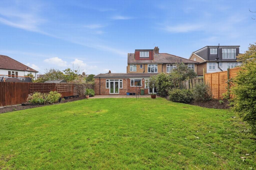 St Anthonys Avenue, Woodford Green, IG8 photo 3