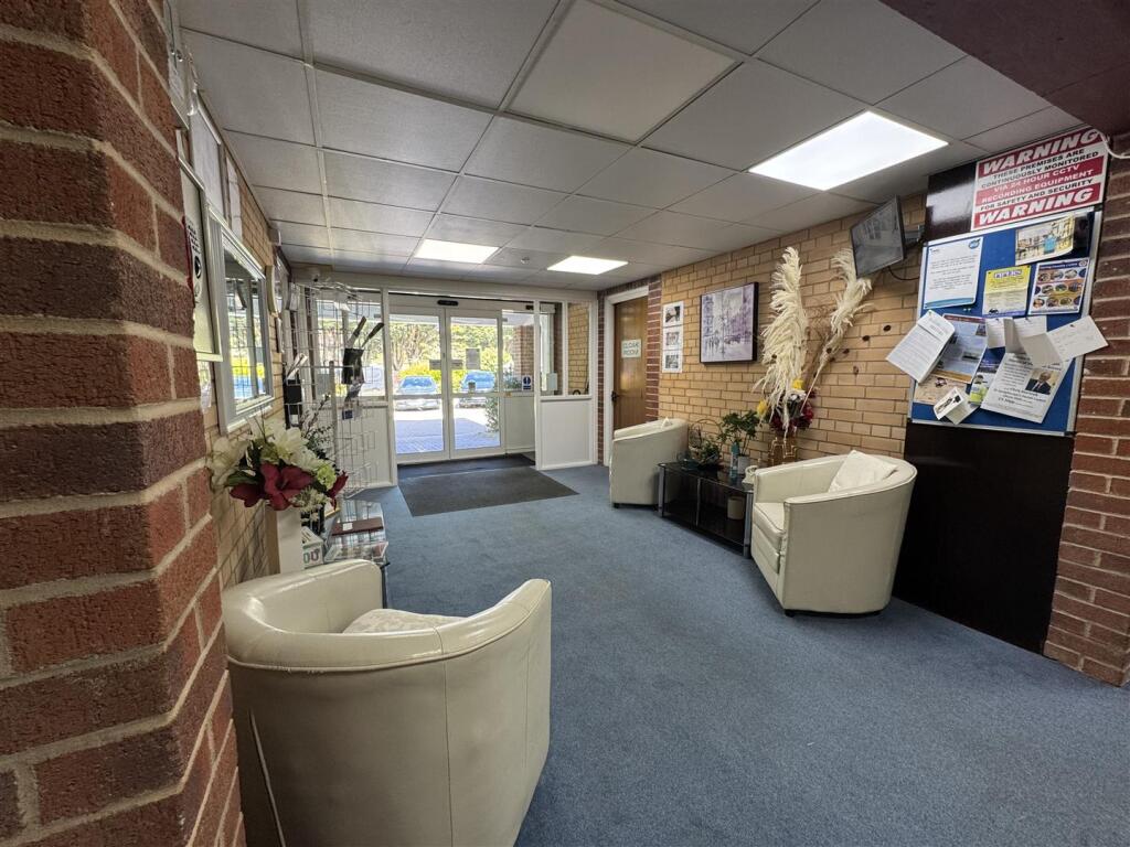 Apartment in Worthing, West Sussex - View 3