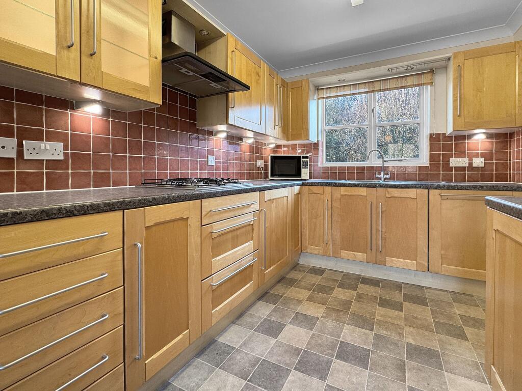 House in Northwood, Medham - More