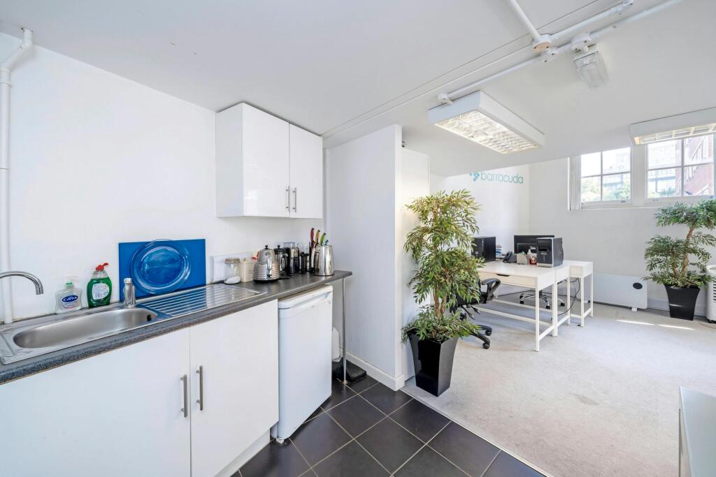 Unit 1C The Chandlery Kitchen.jpg