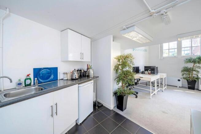 Unit 1C The Chandlery Kitchen.jpg