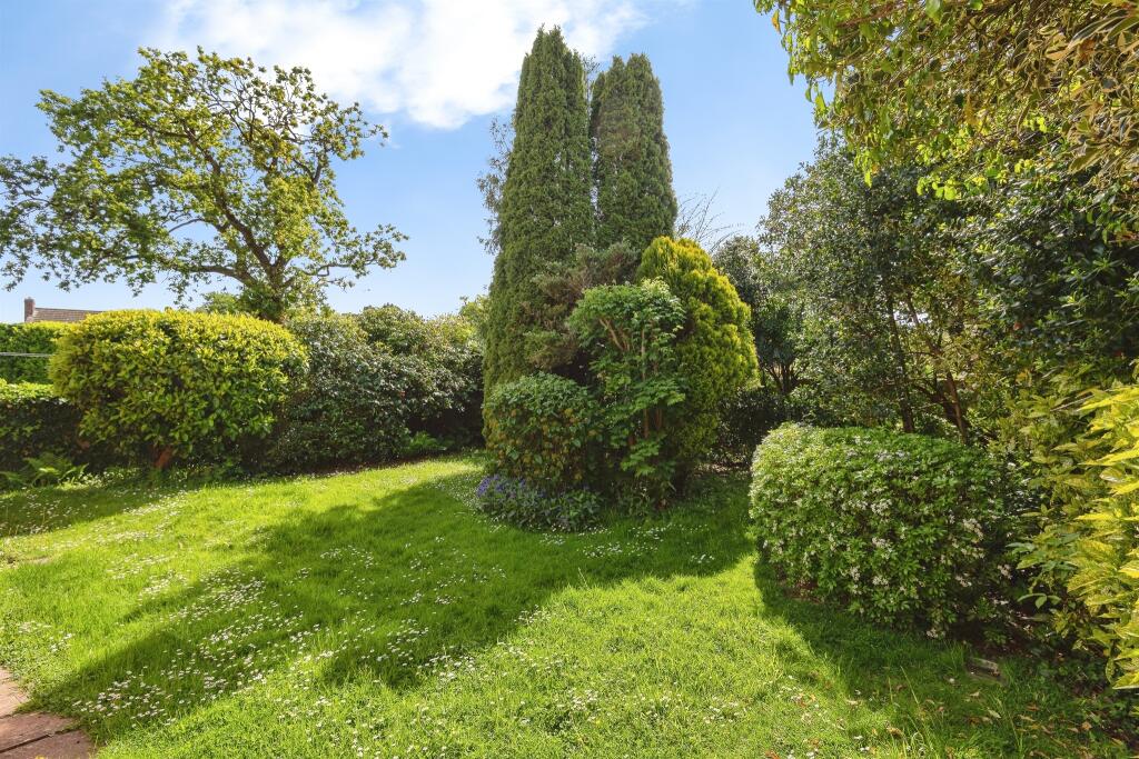 Chestnut Close, Wellington photo 4