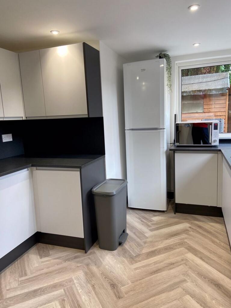 6 bedroom terraced house for rent